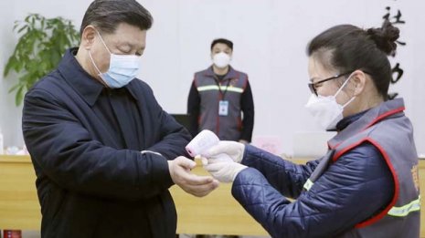 新型コロナウイルスは空中飛散より物への付着に注意が必要