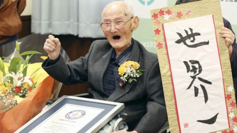 世界最高齢112歳渡辺智哲さん 元気の秘訣は温和とオシャレ
