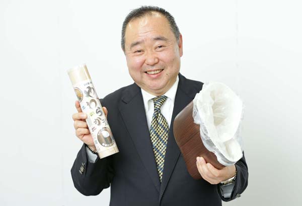 「やわらかゴミ入れ」を発明した横浜正毅さん（Ｃ）日刊ゲンダイ