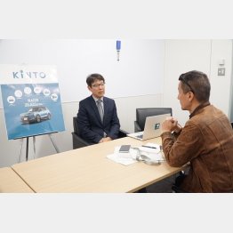 株式会社KINTOの小寺信也社長（左）と筆者（写真）小沢コージ