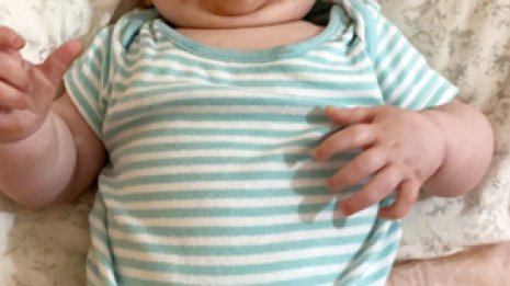 フェイク・タンを塗ったまま授乳…赤ちゃんの写真が拡散!