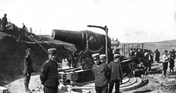 日露戦争の際の日本の榴弾砲（1904年9月）／（Ｃ）World History Archive／ニューズコム／共同通信イメージズ