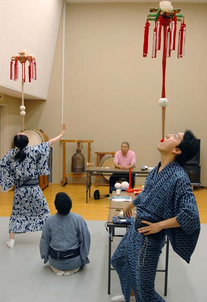 2ページ目)歌舞伎とは違う「太神楽は努力が報われる仕事なんです