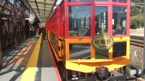 【嵯峨野観光鉄道】もうじき桜…年間通じて絶景を楽しめるトロッコ列車