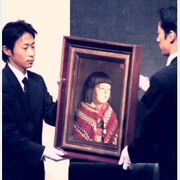 オークションに出品され、3億6千万円で落札された岸田劉生の「毛糸肩掛せる麗子肖像」／（Ｃ）共同通信社