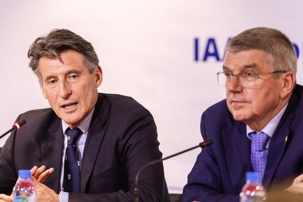 IOC現会長のバッハ（右）と次期会長候補のコー両氏（Ｃ）ロイター／Bildbyran