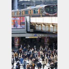 減便したら電車内の人口密度も高まる（Ｃ）日刊ゲンダイ