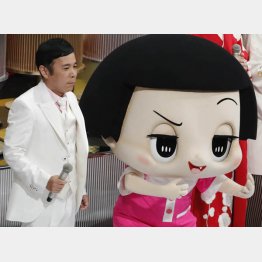 2019年、第70回NHK紅白歌合戦に出場した岡村隆史とチコちゃん（Ｃ）日刊ゲンダイ