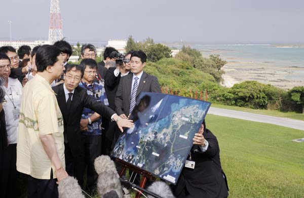 鳩山首相は2010年5月4日の沖縄入りで「辺野古回帰」を表明（Ｃ）共同通信社