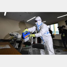 阪神の二軍施設で行われた消毒作業（Ｃ）共同通信社