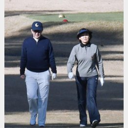 安倍首相夫妻もゴルフ好き（Ｃ）日刊ゲンダイ