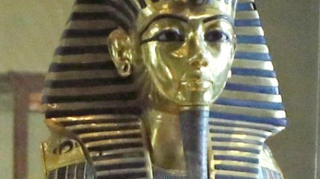 ツタンカーメンとツタンカーテン 黄金のマスクはどっち？