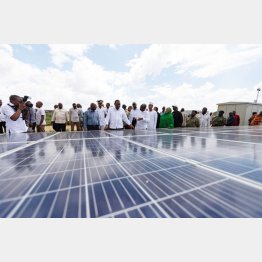 「太陽光」上位の大半は中国企業に。写真は中国企業が建設を請け負った東アフリカ最大規模のケニア・ガリッサ太陽光発電所（Ｃ）新華社／共同通信イメージズ