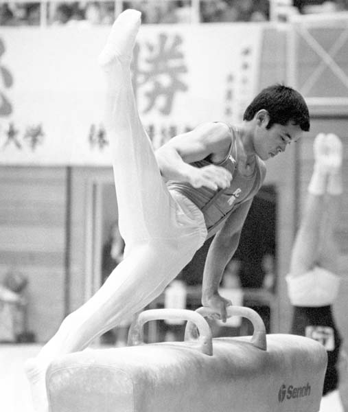 1981年の全日本体操選手権初日、男子規定で首位に立った梶谷信之のあん馬の演技（Ｃ）共同通信社