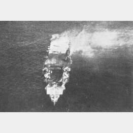 沈没直前の空母「飛龍」。山本五十六長官が情況調査のために飛ばした日本軍偵察機によって撮影されたもの（1932年6月５～6日）／（Ｃ）共同通信社