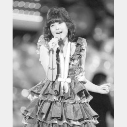 第12回日本歌謡大賞で歌う松田聖子（1981年）／（Ｃ）共同通信社