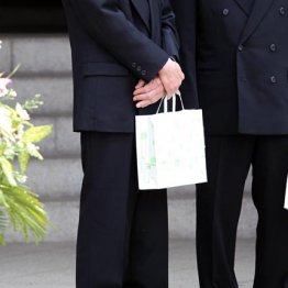 配偶者が死亡…葬儀費用など受け取れるお金はこんなにある