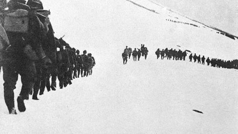 アメリカ軍は1万2000人の兵力でアッツ島に上陸してきた