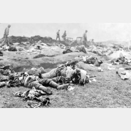 アリューシャン列島アッツ島で死亡した日本軍兵士の遺体（1943年9月＝ACME）／（Ｃ）共同通信社