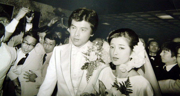 結婚式での山口百恵と三浦友和（1980年11月19日）／（Ｃ）日刊ゲンダイ