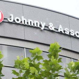 手越祐也に退所報道 “NEWSセンター”山下智久との明と暗