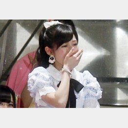 AKB48「選抜総選挙」で1位になり喜ぶ渡辺麻友（2014年）／（Ｃ）共同通信社
