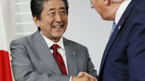 錯乱のトランプと心中するのか 隷従首相と属国の命運