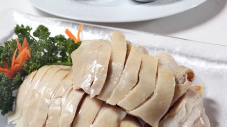 【上海だれの茹で鶏】しっとり茹でる火入れがポイント