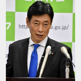 目立ちたがり屋‶おしゃべり大臣″も通産省出身（西村経済再生相）／（Ｃ）日刊ゲンダイ