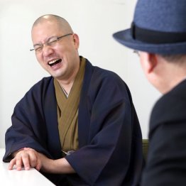 ライブ配信が盛況で「強制的に後から金を取れないかなと」