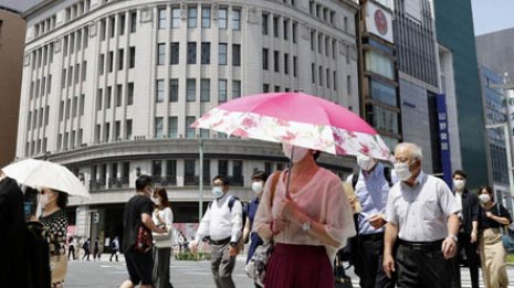 マスクで熱中症リスクが高まる理由 子供には窒息の恐れも