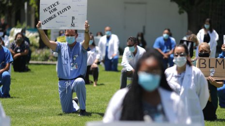 コロナ感染を覚悟の上で医者が抗議デモに参加する理由