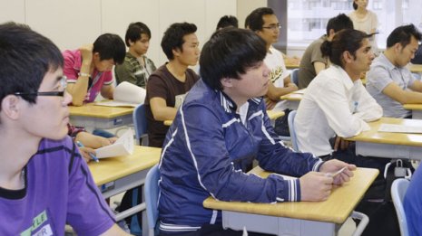 留学生30万人計画でバブル謳歌 日本語学校の驚くべき実態