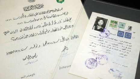 「卒業証書」に矛盾…小池知事公務ラッシュで“逃げ恥”選挙