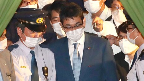 「茶菓子代と思って」河井前法相“闇討ち”現金バラマキ手口