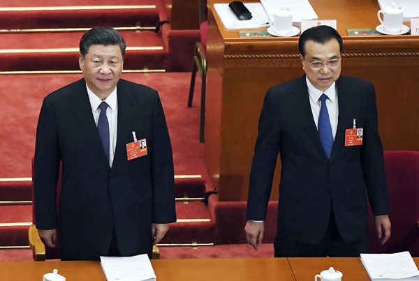 中国の習近平国家主席（左）と李克強首相（5月の全人代で）／（Ｃ）共同通信社