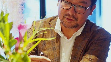 コロナ自粛でじわり増加 花をめでる「花オジサン」の心理