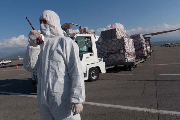 トルコからカザフスタンに送られた救援医療物資（C）Sputnik／共同通信イメージズ