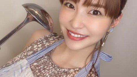 グラドル岸明日香さん「ニラみそのおじや」で育ち大食いに