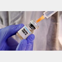 英オックスフォード大学チームが開発する新型コロナウイルスワクチン（Ｃ）ロイター／Dado Ruvic／Illustration