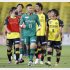 26日、仙台に勝利し笑顔のGK中村（23）ら柏イレブン（Ｃ）共同通信社