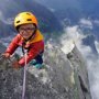 両親の手を借りつつも…3歳児が3308メートルの岩山を登攀