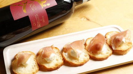 【クリームチーズと生ハムのカナッペ】生ニンニクが決め手