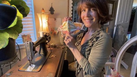 100年前のミシンを修理し…縫ったマスクを寄付して話題に