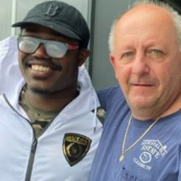 ナゾの男が骨董店で中古ピアノを演奏…話は意外な展開に！