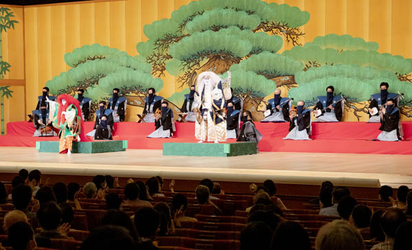 上演された「連獅子」。前列左から中村壱太郎、片岡愛之助（Ｃ）松竹