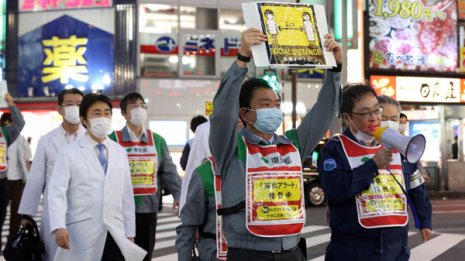 機材も人材も日本は圧倒的に不足 クラスター潰しが精一杯