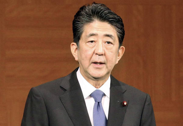 広島で記者会見する安倍首相。49日ぶりも質疑打ち切り…（代表撮影）
