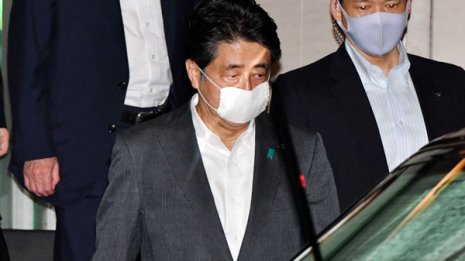 グロッキーな安倍首相 小池知事の“夏休み妨害”に怒り心頭