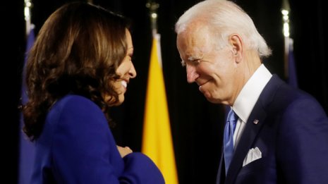 バイデン陣営は「ピカピカ経歴」ハリス副大統領候補で勢い